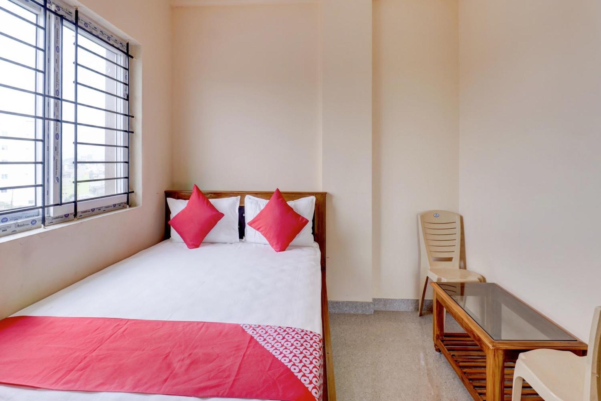 Oyo Flagship Golden Treasury Hotel Bangalore Ngoại thất bức ảnh
